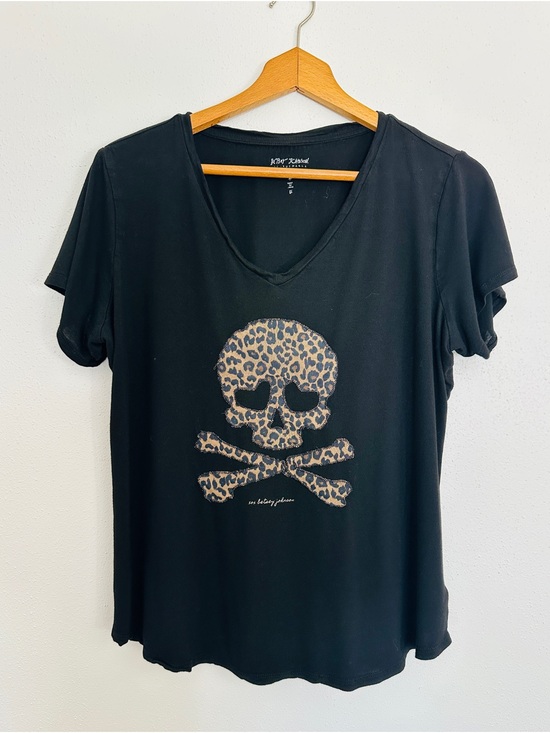 Betsey Johnson Tops - Betsey Johnson Leopard Skull Crossbones Rhinestone V-Neck Tee XL